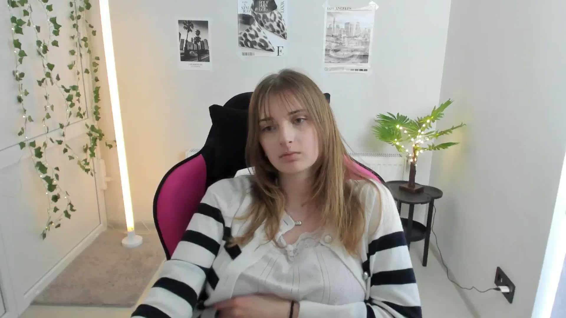 Gallery image thumbnail from Lissa_Stars's myfreecams stream on, 04/19/2026, 16:38 image 3 of 20