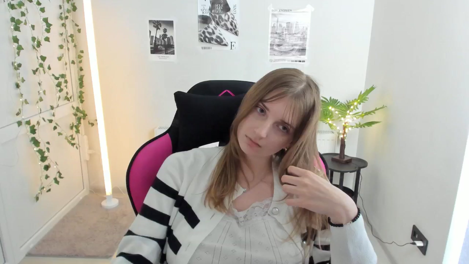 Gallery image thumbnail from Lissa_Stars's myfreecams stream on, 04/19/2026, 16:38 image 7 of 20