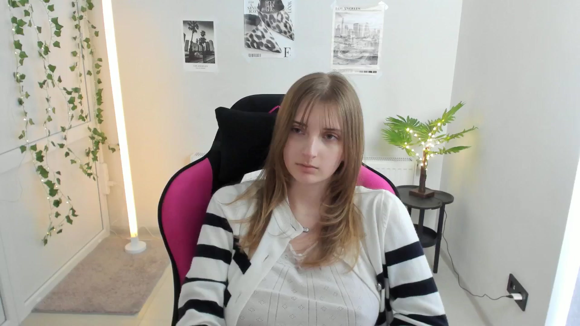 Gallery image thumbnail from Lissa_Stars's myfreecams stream on, 04/19/2026, 16:38 image 2 of 20