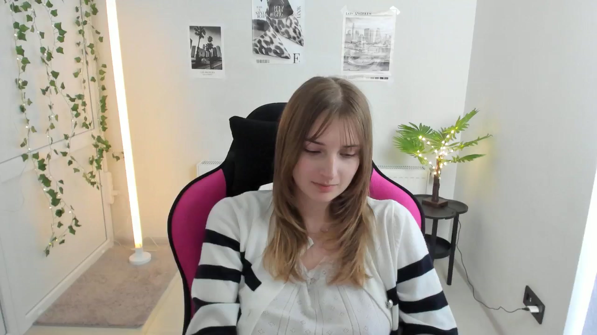 Gallery image thumbnail from Lissa_Stars's myfreecams stream on, 04/19/2026, 16:38 image 12 of 20