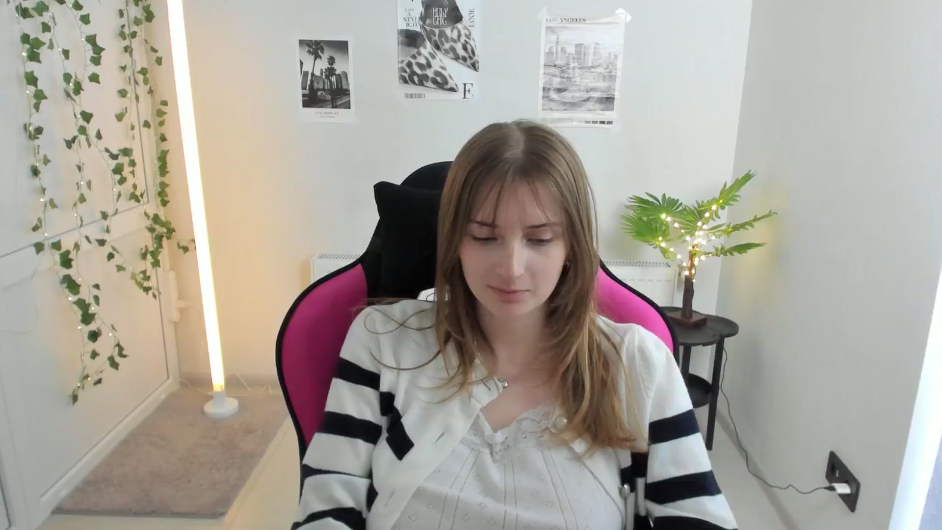 Gallery image thumbnail from Lissa_Stars's myfreecams stream on, 04/19/2026, 16:38 image 19 of 20