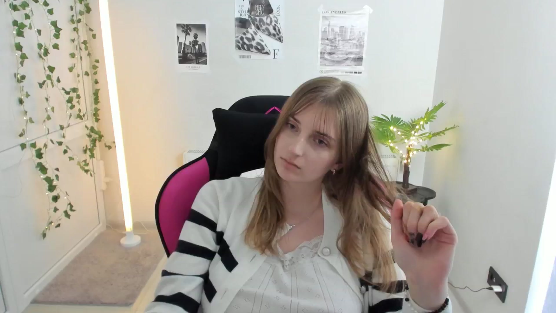 Gallery image thumbnail from Lissa_Stars's myfreecams stream on, 04/19/2026, 16:38 image 13 of 20