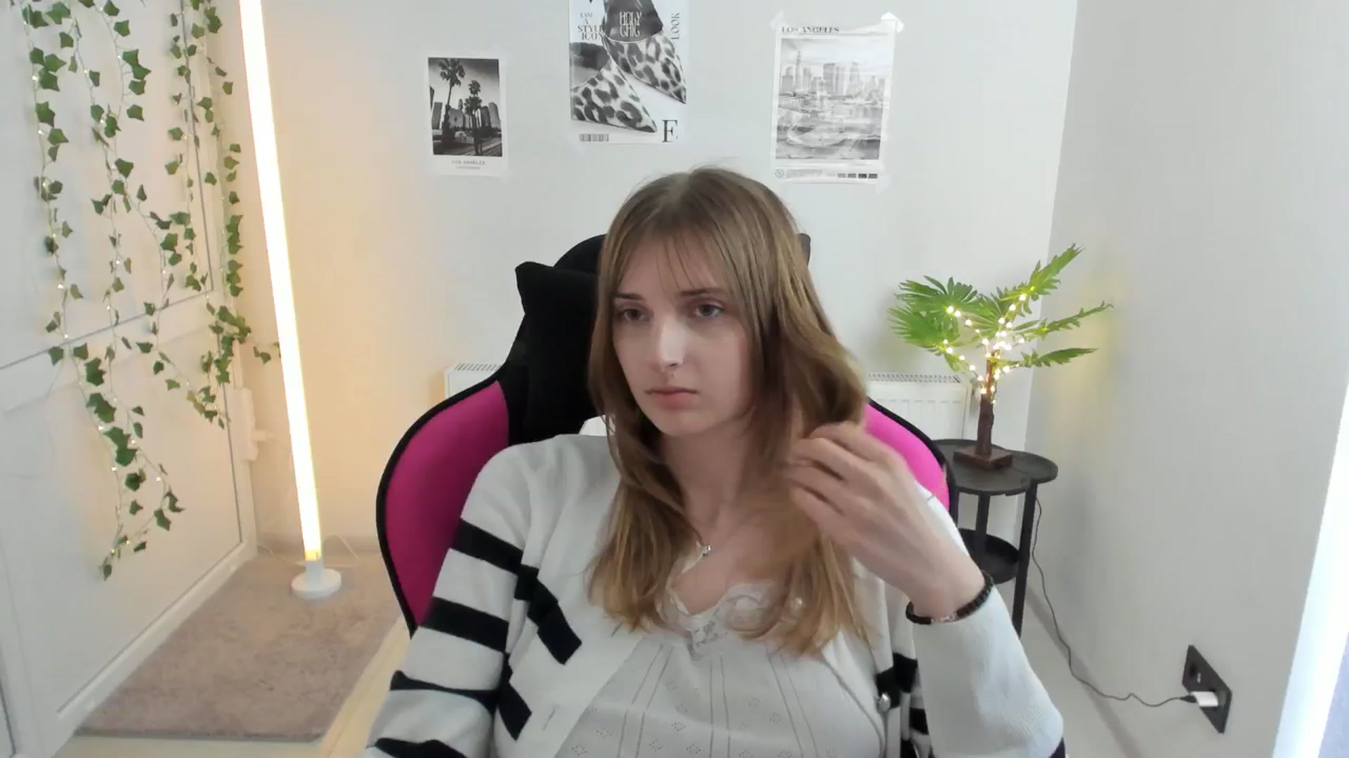 Gallery image thumbnail from Lissa_Stars's myfreecams stream on, 04/19/2026, 16:38 image 10 of 20