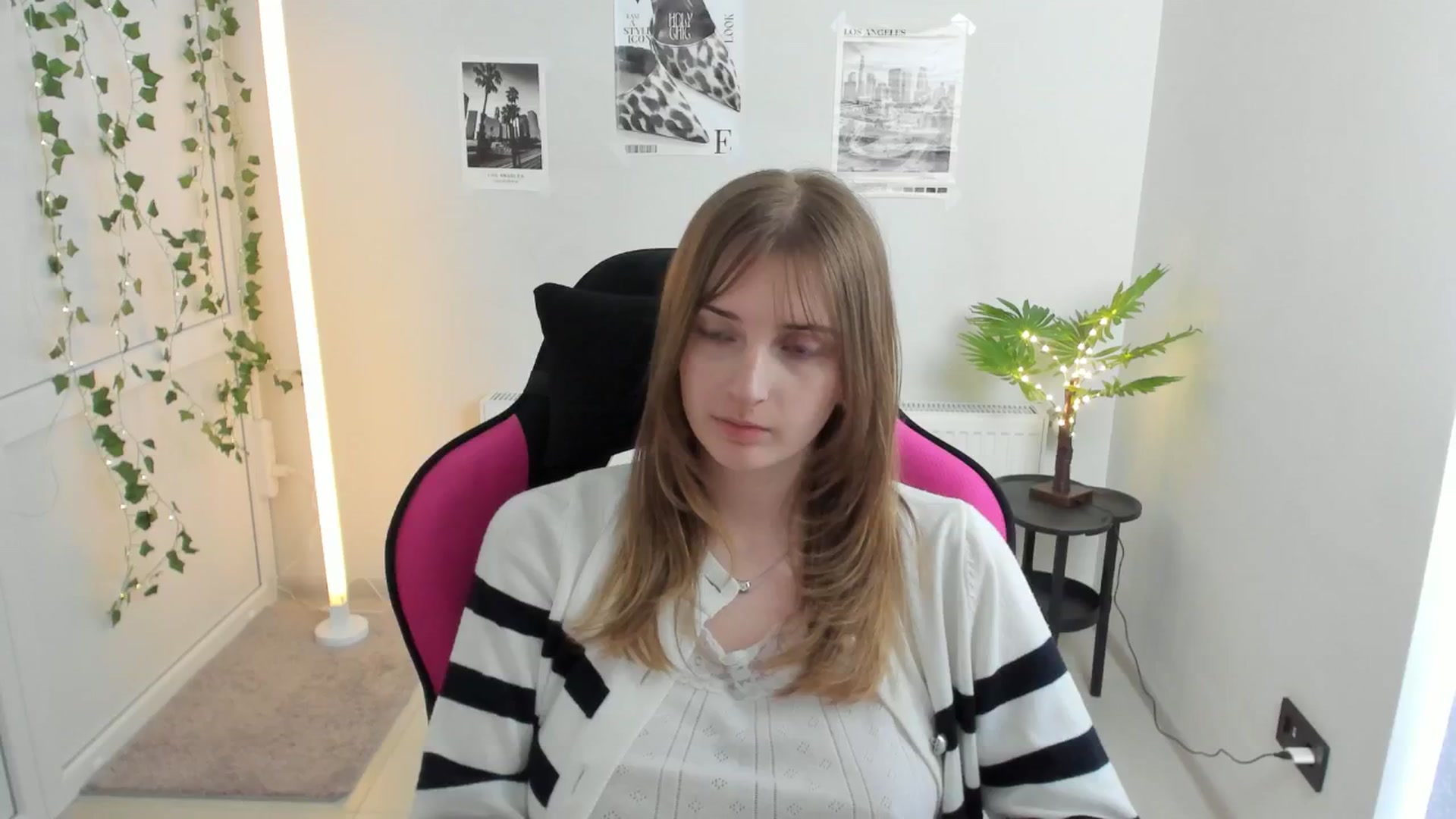 Gallery image thumbnail from Lissa_Stars's myfreecams stream on, 04/19/2026, 16:38 image 6 of 20