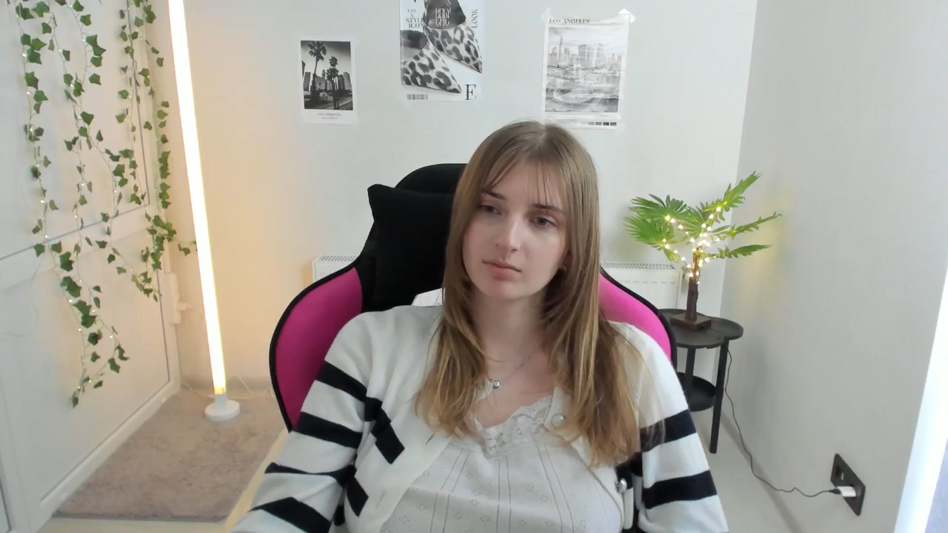 Gallery image thumbnail from Lissa_Stars's myfreecams stream on, 04/19/2026, 16:38 image 14 of 20