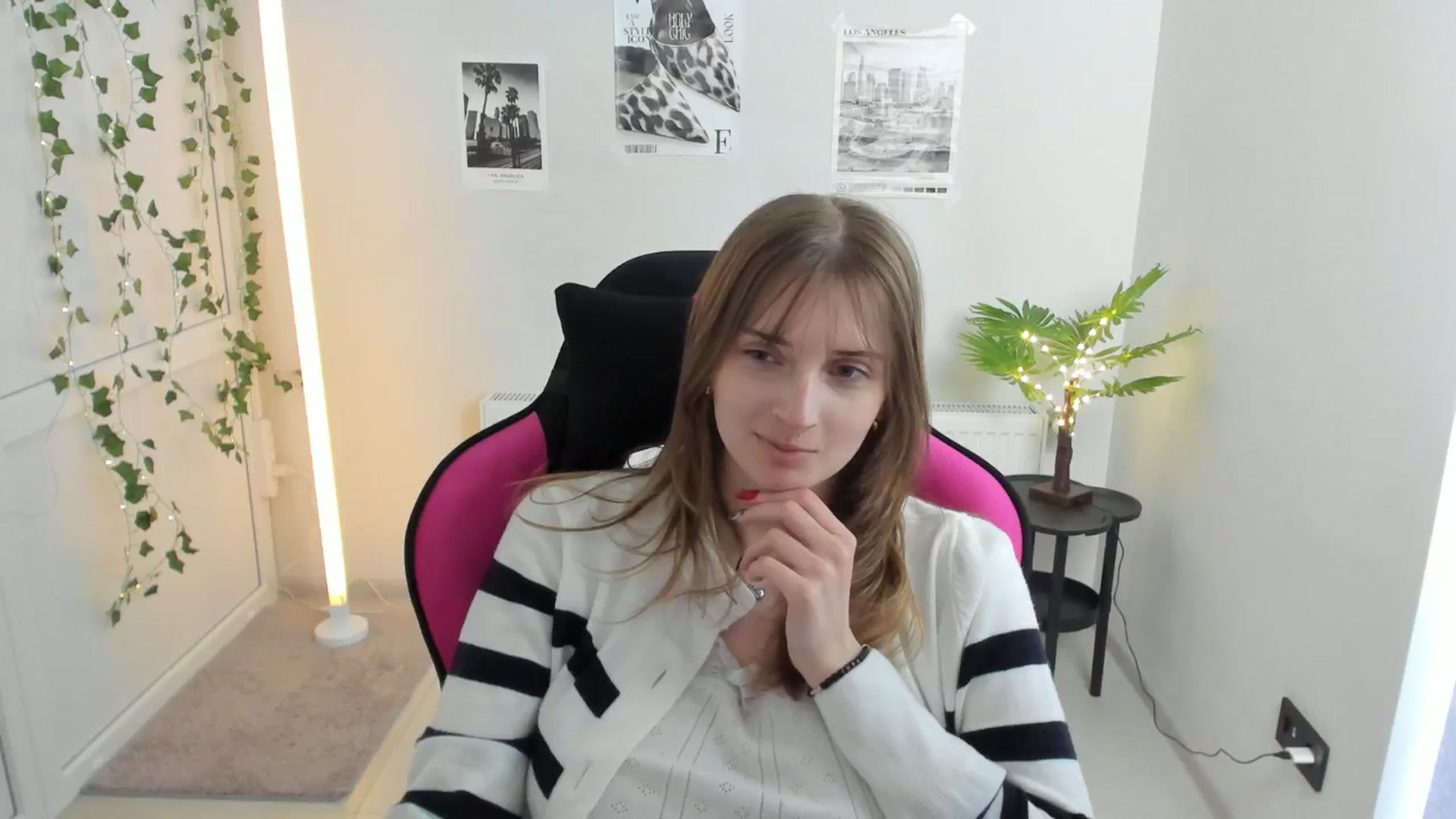 Gallery image thumbnail from Lissa_Stars's myfreecams stream on, 04/19/2026, 16:38 image 16 of 20