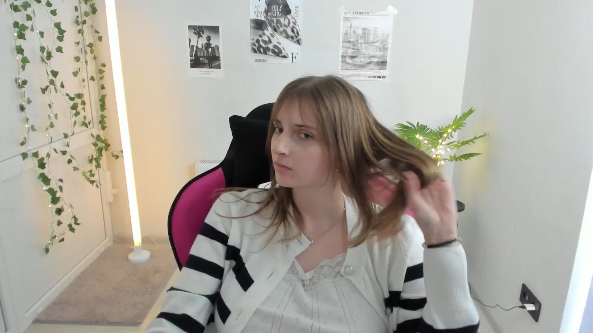 Gallery image thumbnail from Lissa_Stars's myfreecams stream on, 04/19/2026, 16:38 image 17 of 20