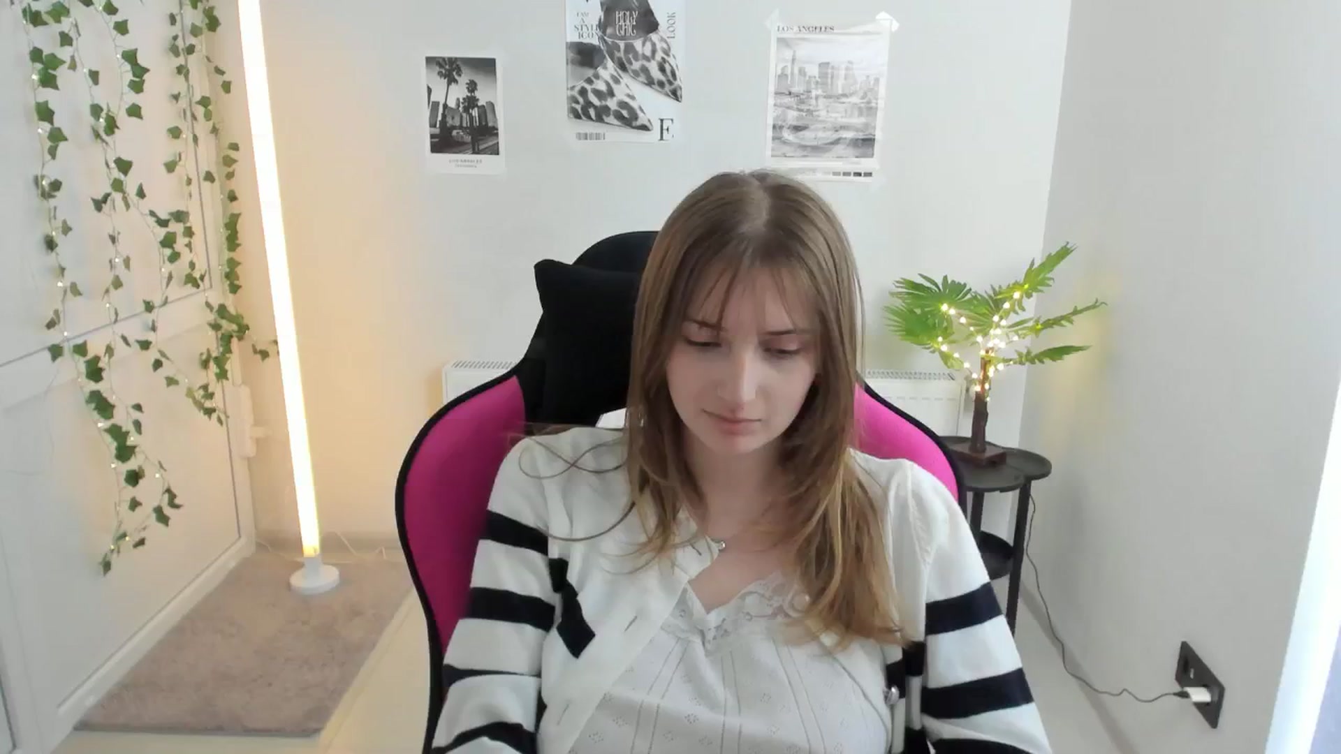 Gallery image thumbnail from Lissa_Stars's myfreecams stream on, 04/19/2026, 16:38 image 20 of 20