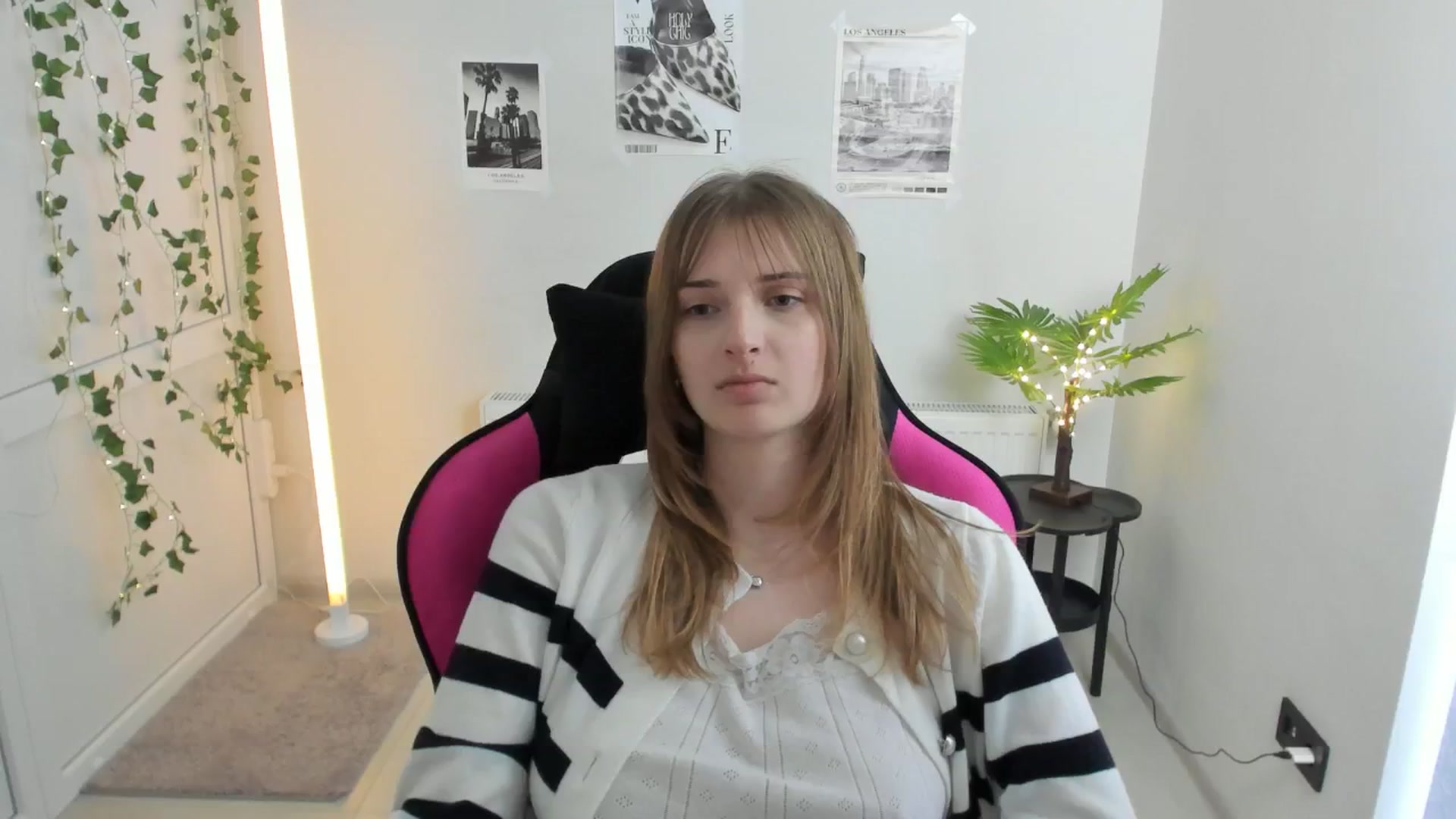 Gallery image thumbnail from Lissa_Stars's myfreecams stream on, 04/19/2026, 16:38 image 9 of 20
