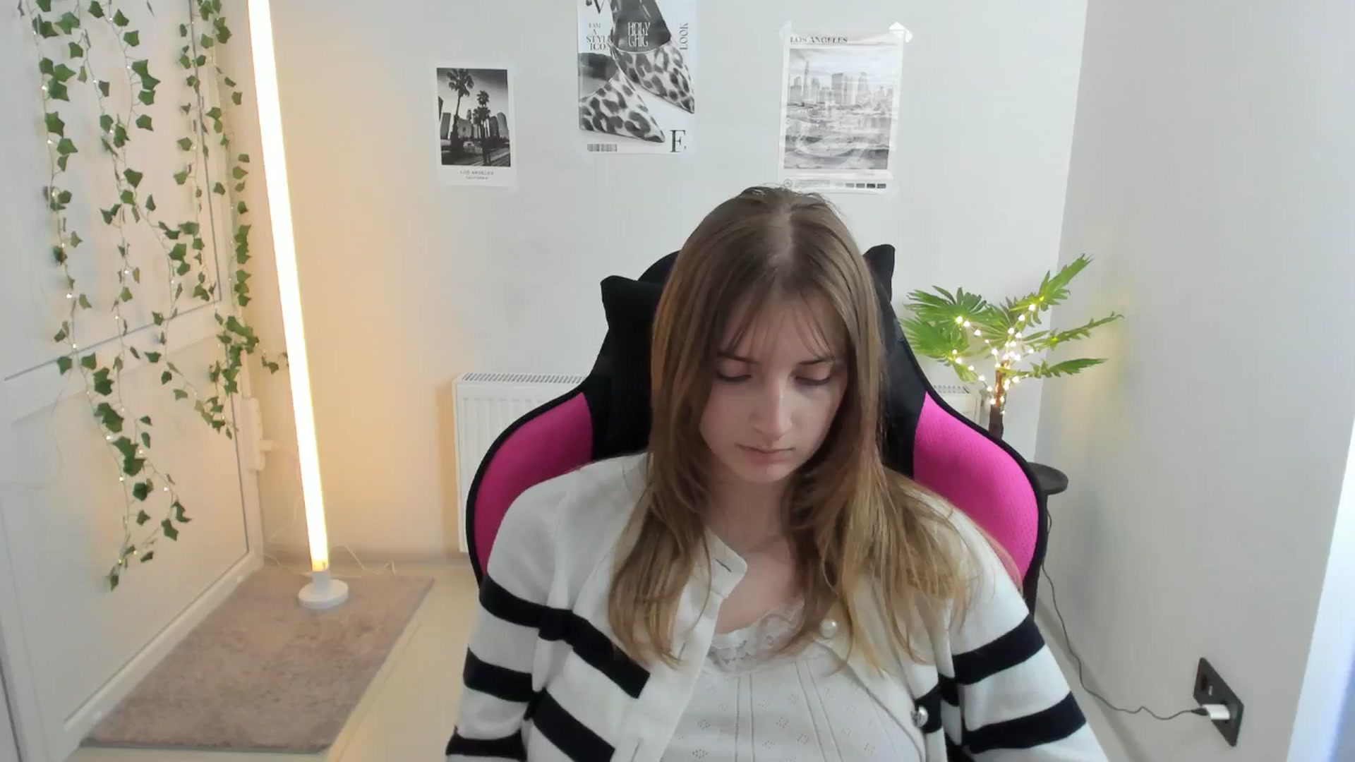 Gallery image thumbnail from Lissa_Stars's myfreecams stream on, 04/19/2026, 17:07 image 14 of 20