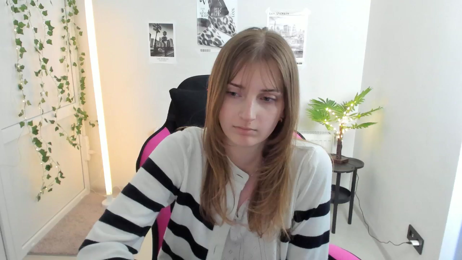 Gallery image thumbnail from Lissa_Stars's myfreecams stream on, 04/19/2026, 17:07 image 18 of 20