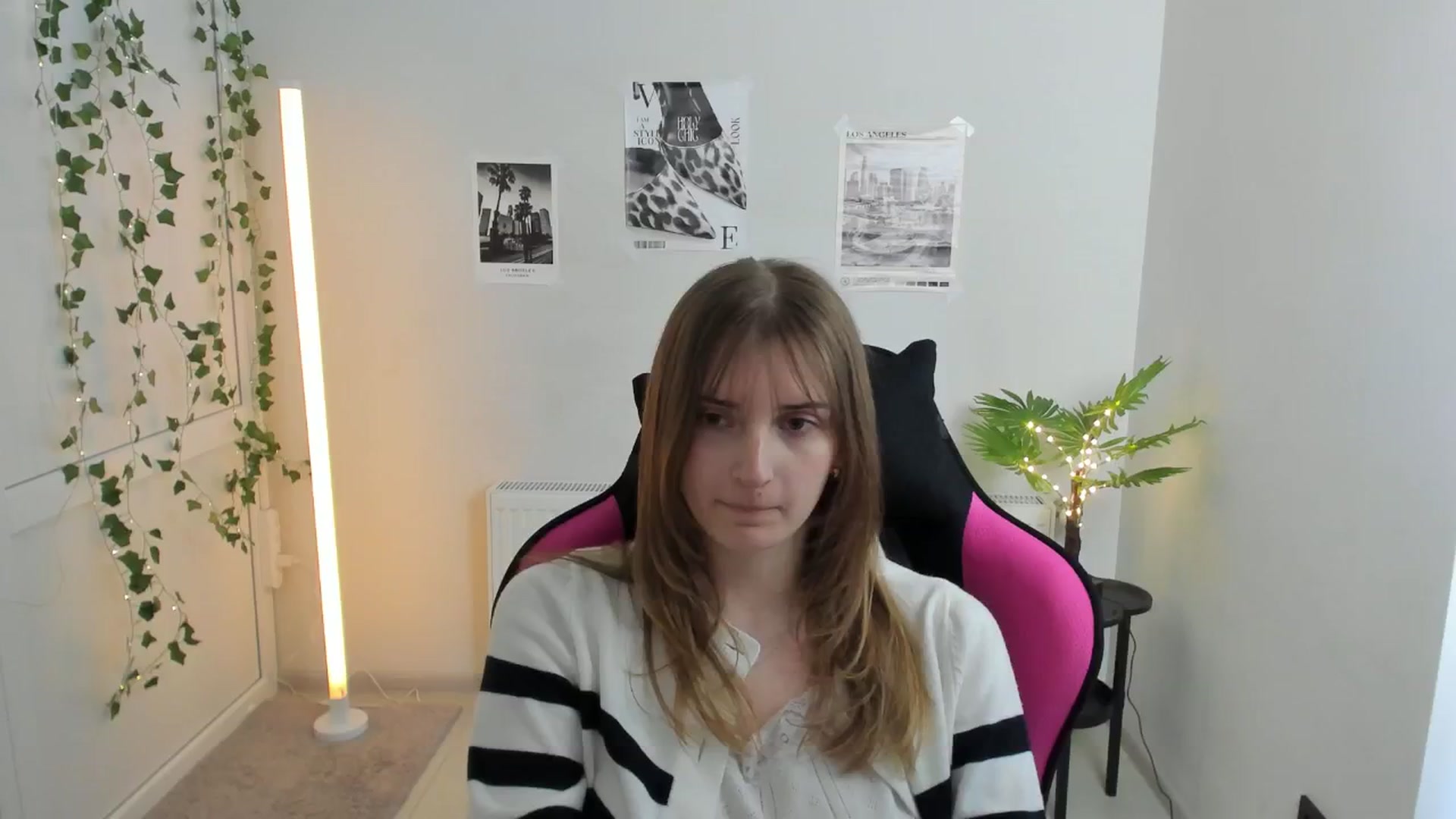 Gallery image thumbnail from Lissa_Stars's myfreecams stream on, 04/19/2026, 17:07 image 1 of 20