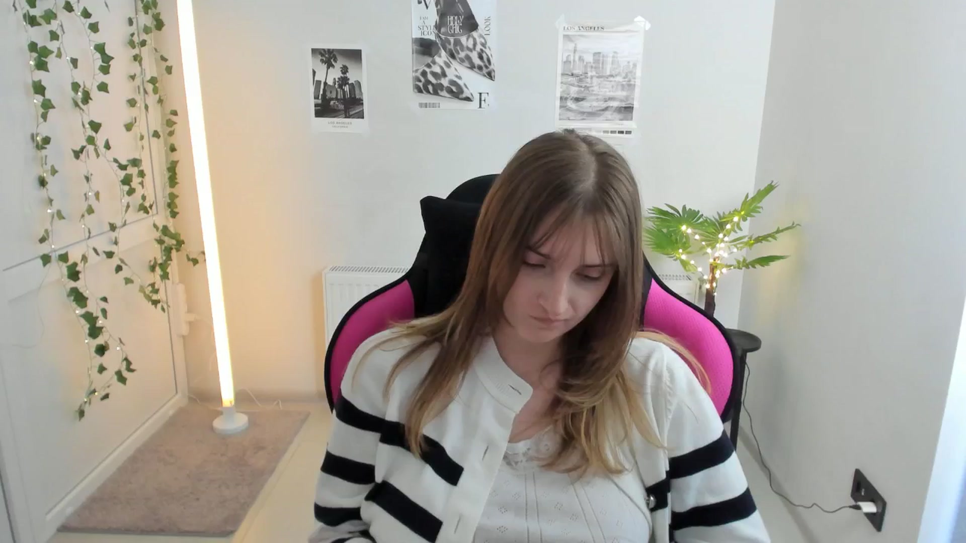 Gallery image thumbnail from Lissa_Stars's myfreecams stream on, 04/19/2026, 17:07 image 5 of 20