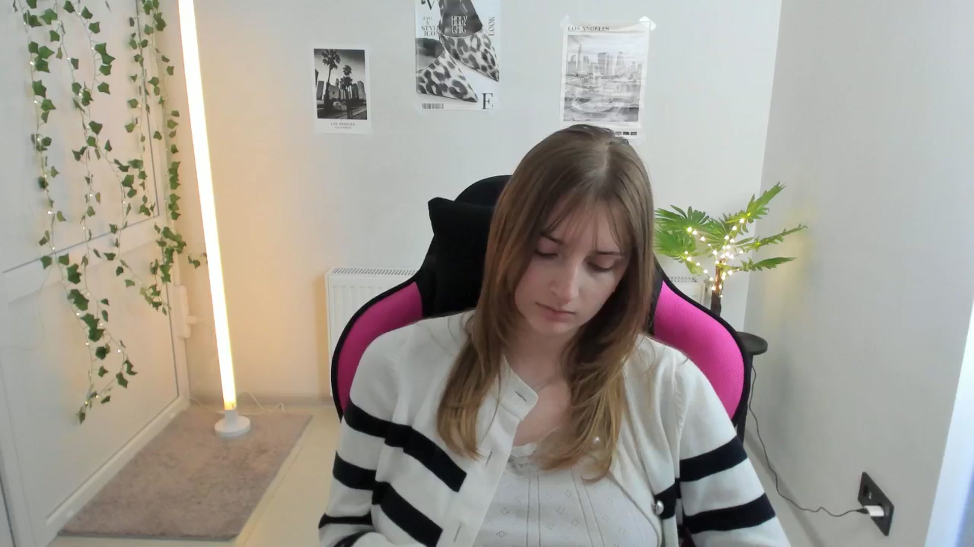 Gallery image thumbnail from Lissa_Stars's myfreecams stream on, 04/19/2026, 17:07 image 13 of 20
