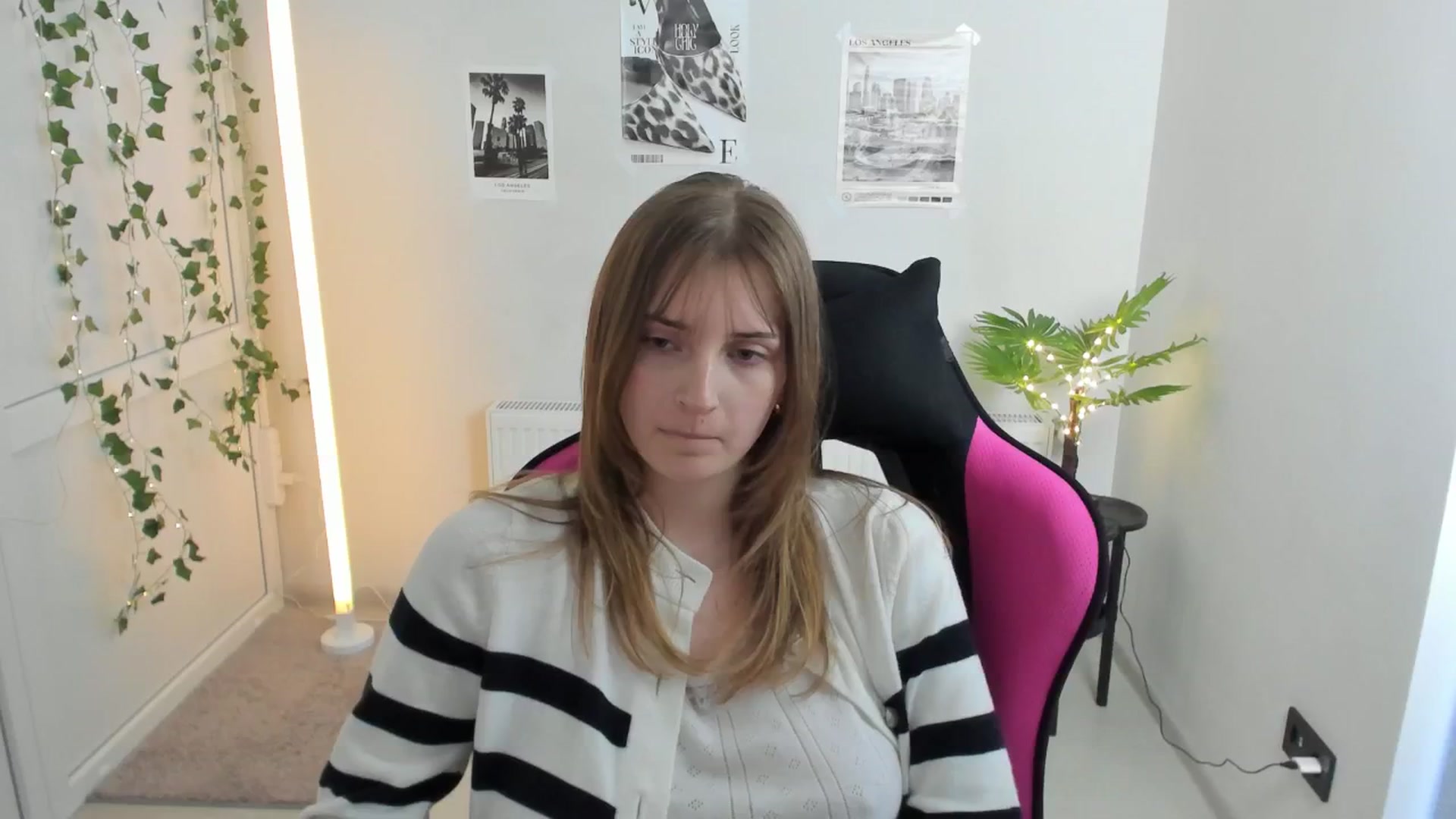 Gallery image thumbnail from Lissa_Stars's myfreecams stream on, 04/19/2026, 17:07 image 7 of 20