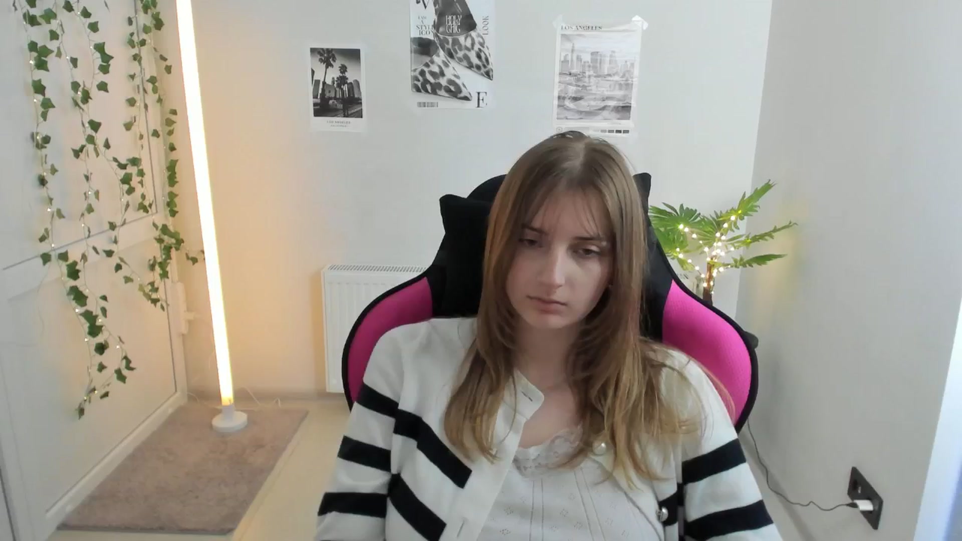 Gallery image thumbnail from Lissa_Stars's myfreecams stream on, 04/19/2026, 17:07 image 15 of 20