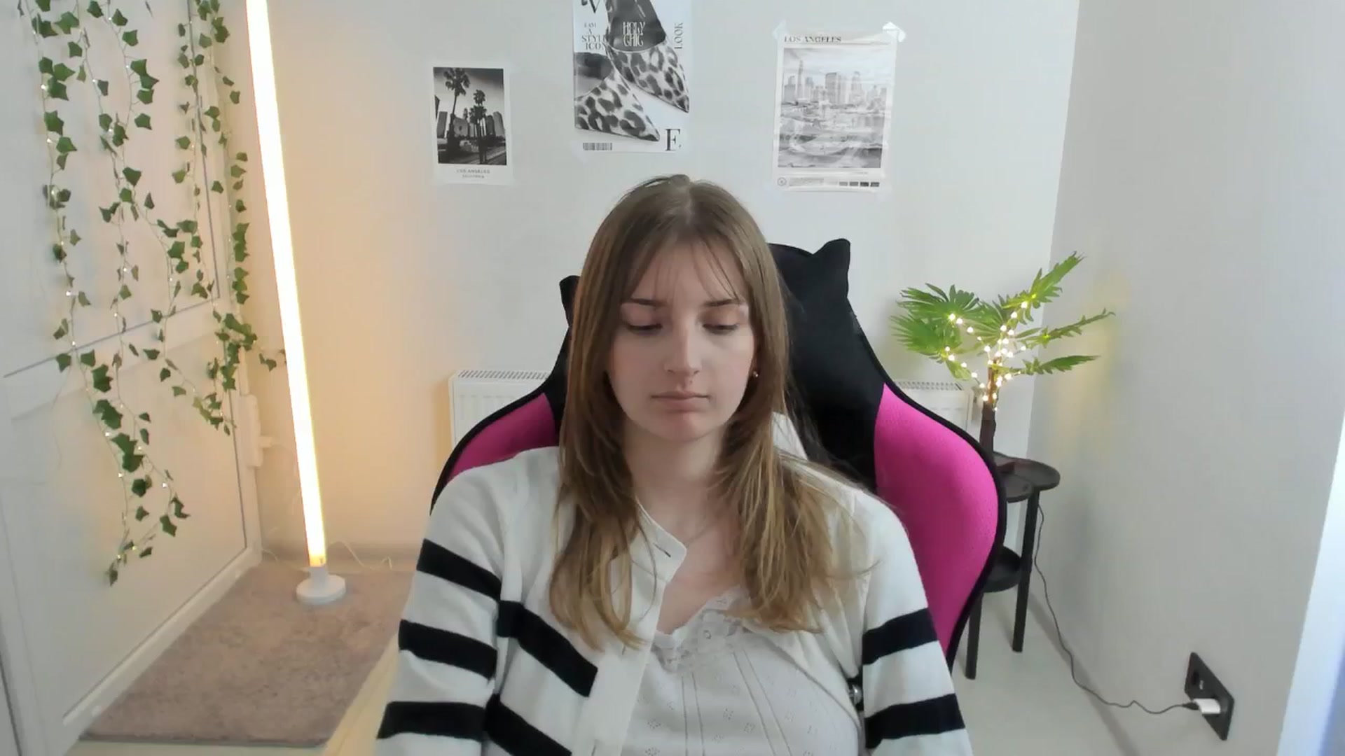 Gallery image thumbnail from Lissa_Stars's myfreecams stream on, 04/19/2026, 17:07 image 17 of 20
