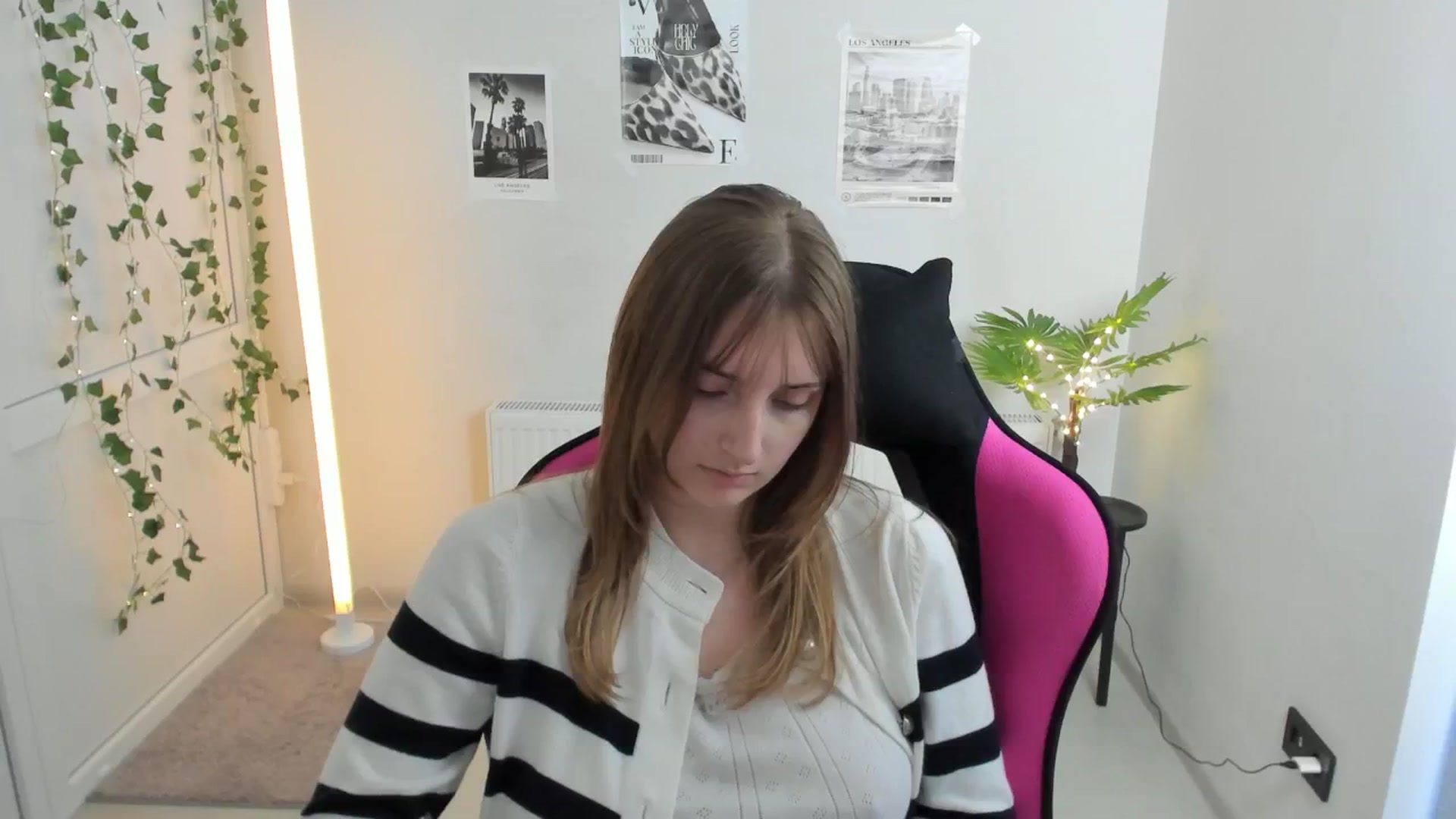 Gallery image thumbnail from Lissa_Stars's myfreecams stream on, 04/19/2026, 17:07 image 10 of 20