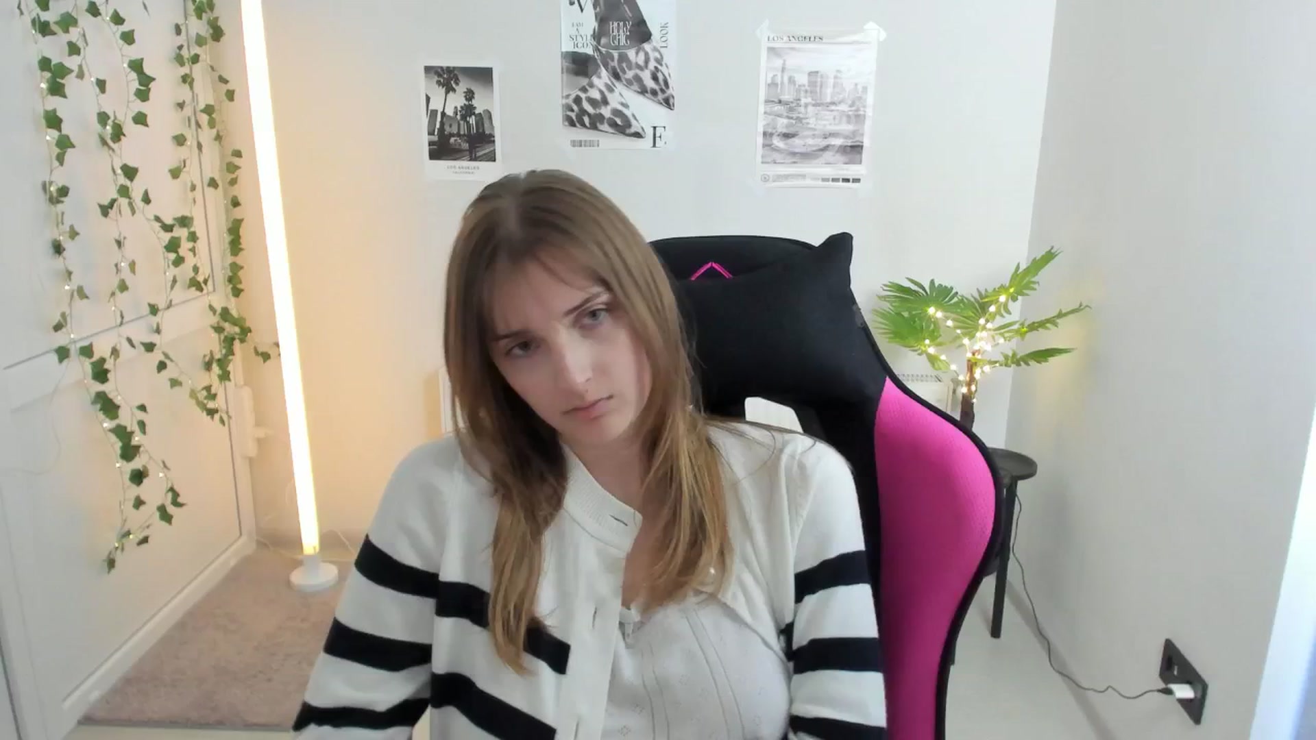 Gallery image thumbnail from Lissa_Stars's myfreecams stream on, 04/19/2026, 17:07 image 9 of 20