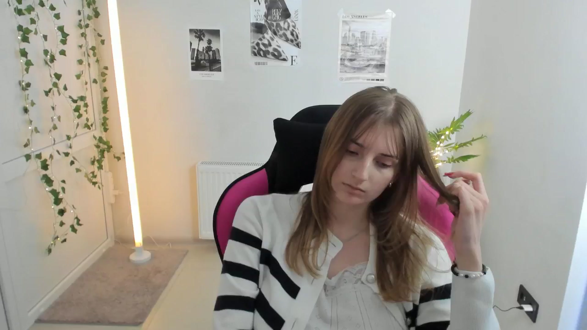 Gallery image thumbnail from Lissa_Stars's myfreecams stream on, 04/19/2026, 17:07 image 16 of 20