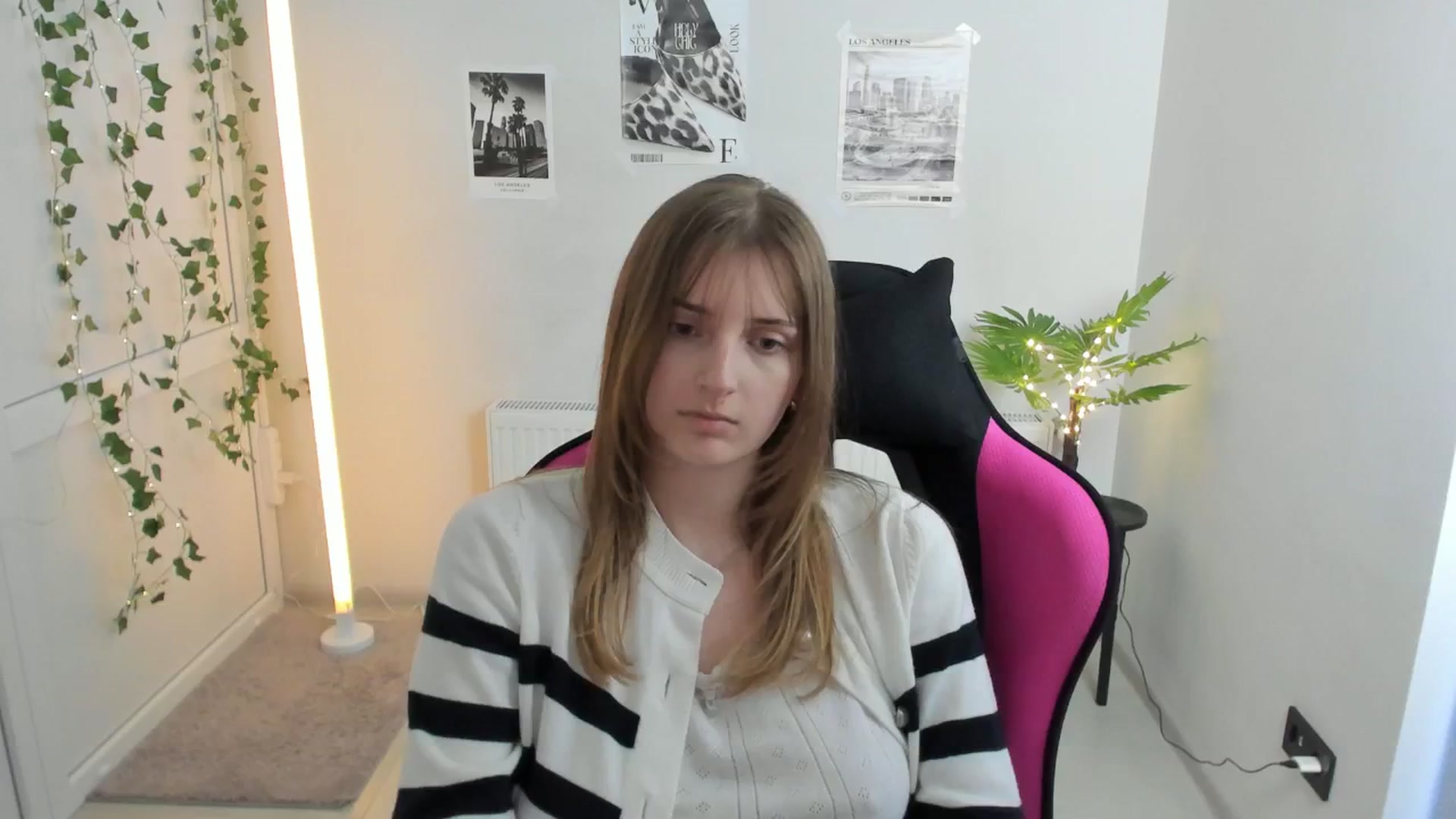 Gallery image thumbnail from Lissa_Stars's myfreecams stream on, 04/19/2026, 17:07 image 11 of 20