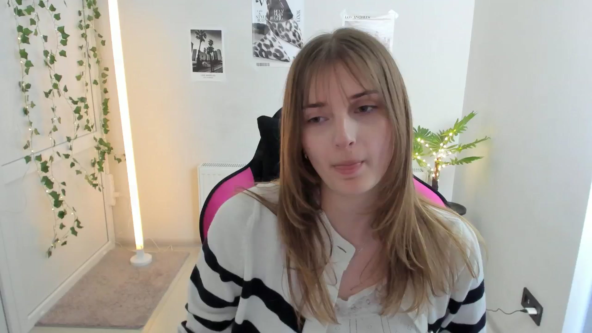 Gallery image thumbnail from Lissa_Stars's myfreecams stream on, 04/19/2026, 17:07 image 3 of 20