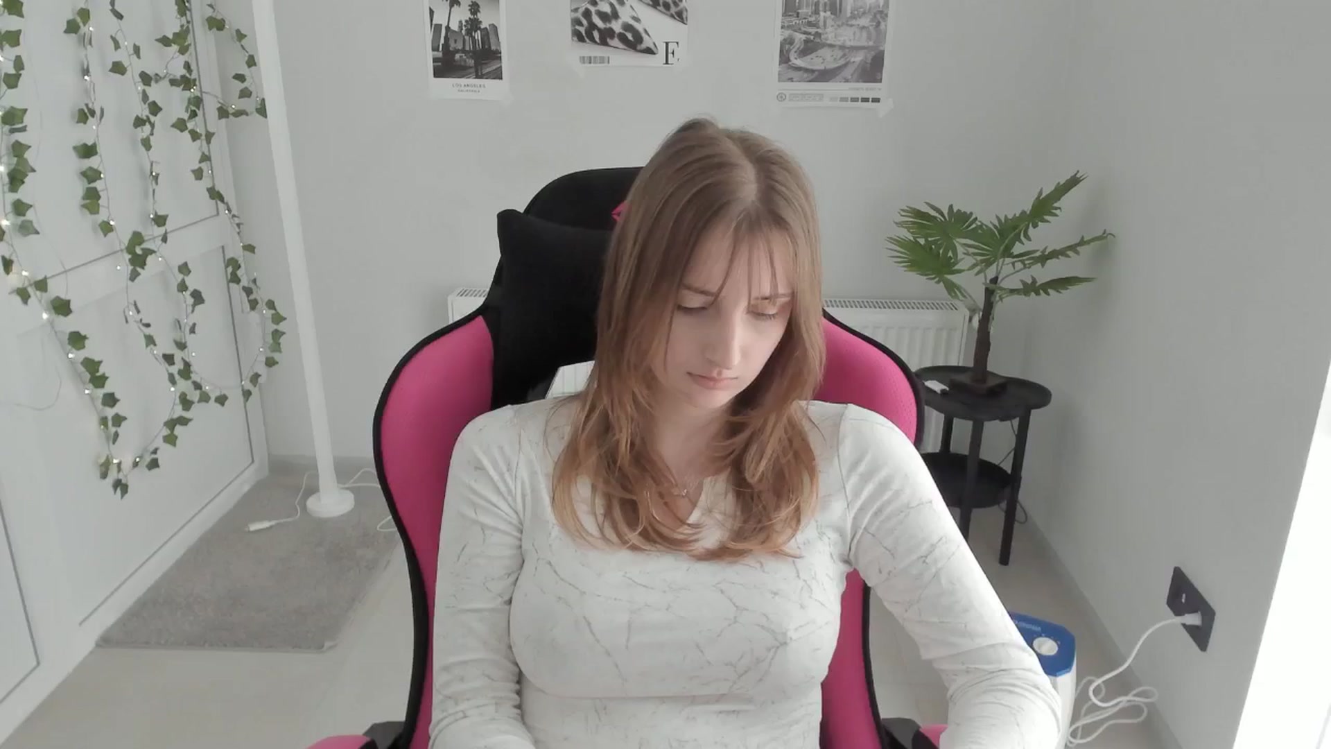 Gallery image thumbnail from Lissa_Stars's myfreecams stream on, 04/23/2026, 13:57 image 3 of 20