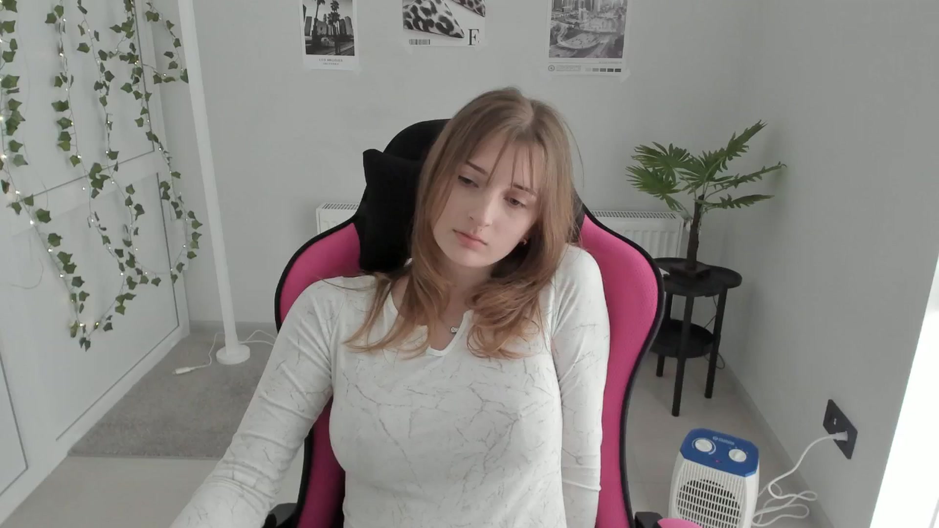 Gallery image thumbnail from Lissa_Stars's myfreecams stream on, 04/23/2026, 13:57 image 9 of 20