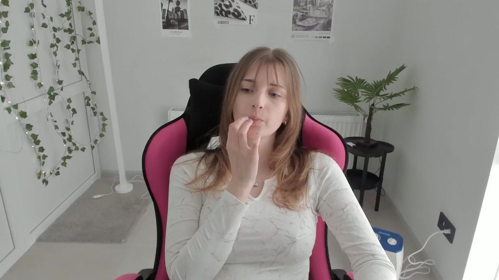 Gallery image thumbnail from Lissa_Stars's myfreecams stream on, 04/23/2026, 13:57 image 7 of 20