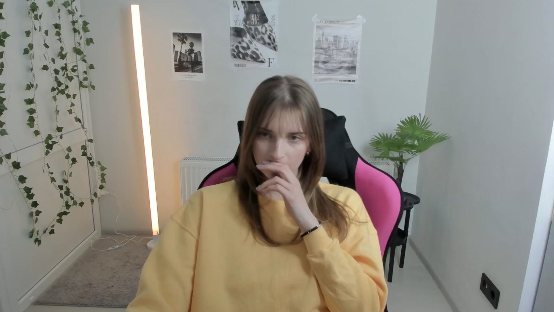 Gallery image thumbnail from Lissa_Stars's myfreecams stream on, 04/26/2026, 17:32 image 16 of 20