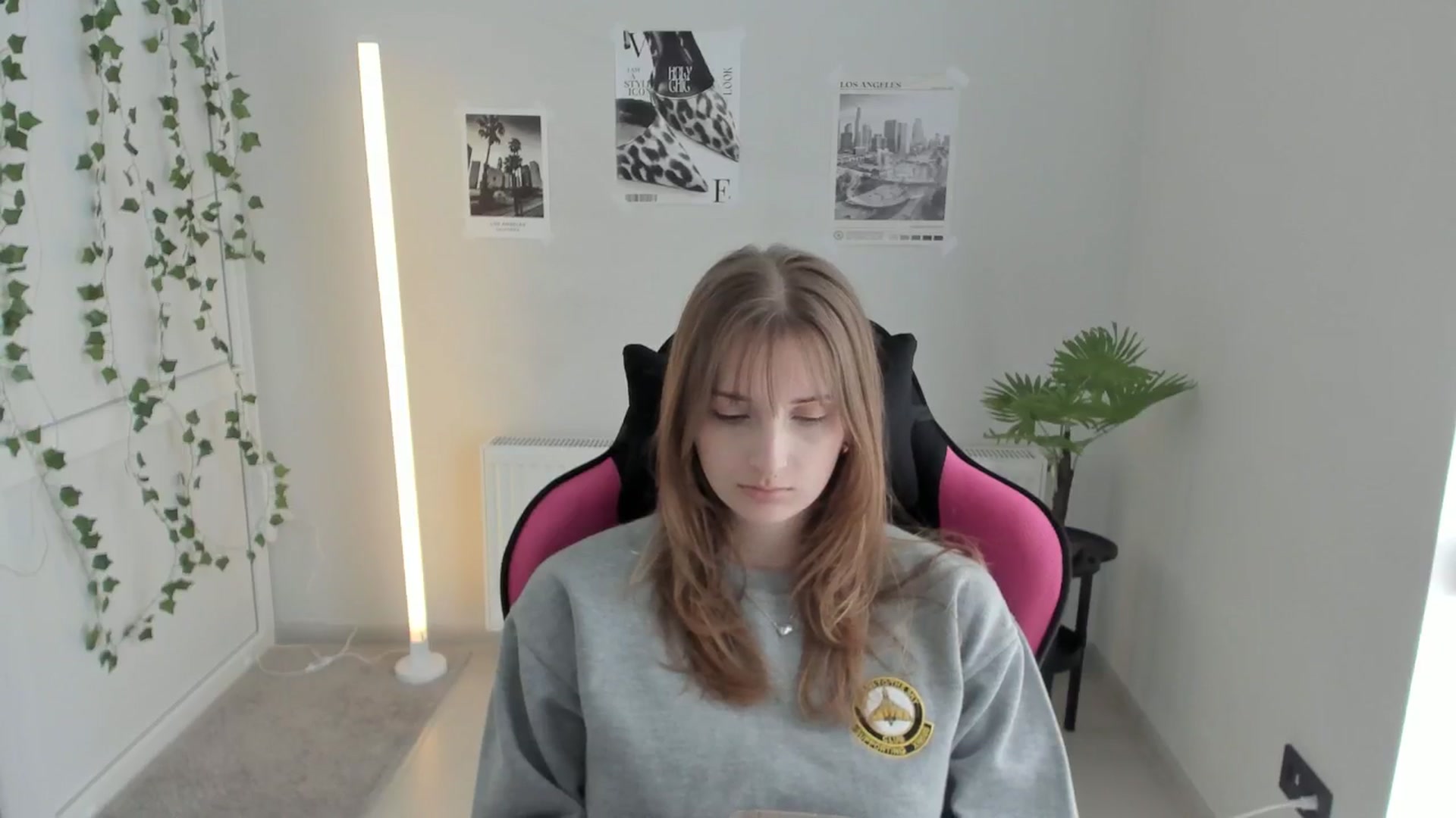 Gallery image thumbnail from Lissa_Stars's myfreecams stream on, 04/27/2026, 12:21 image 17 of 20