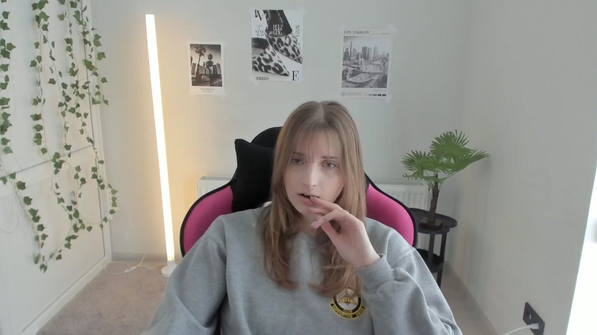 Gallery image thumbnail from Lissa_Stars's myfreecams stream on, 04/27/2026, 13:24 image 10 of 20