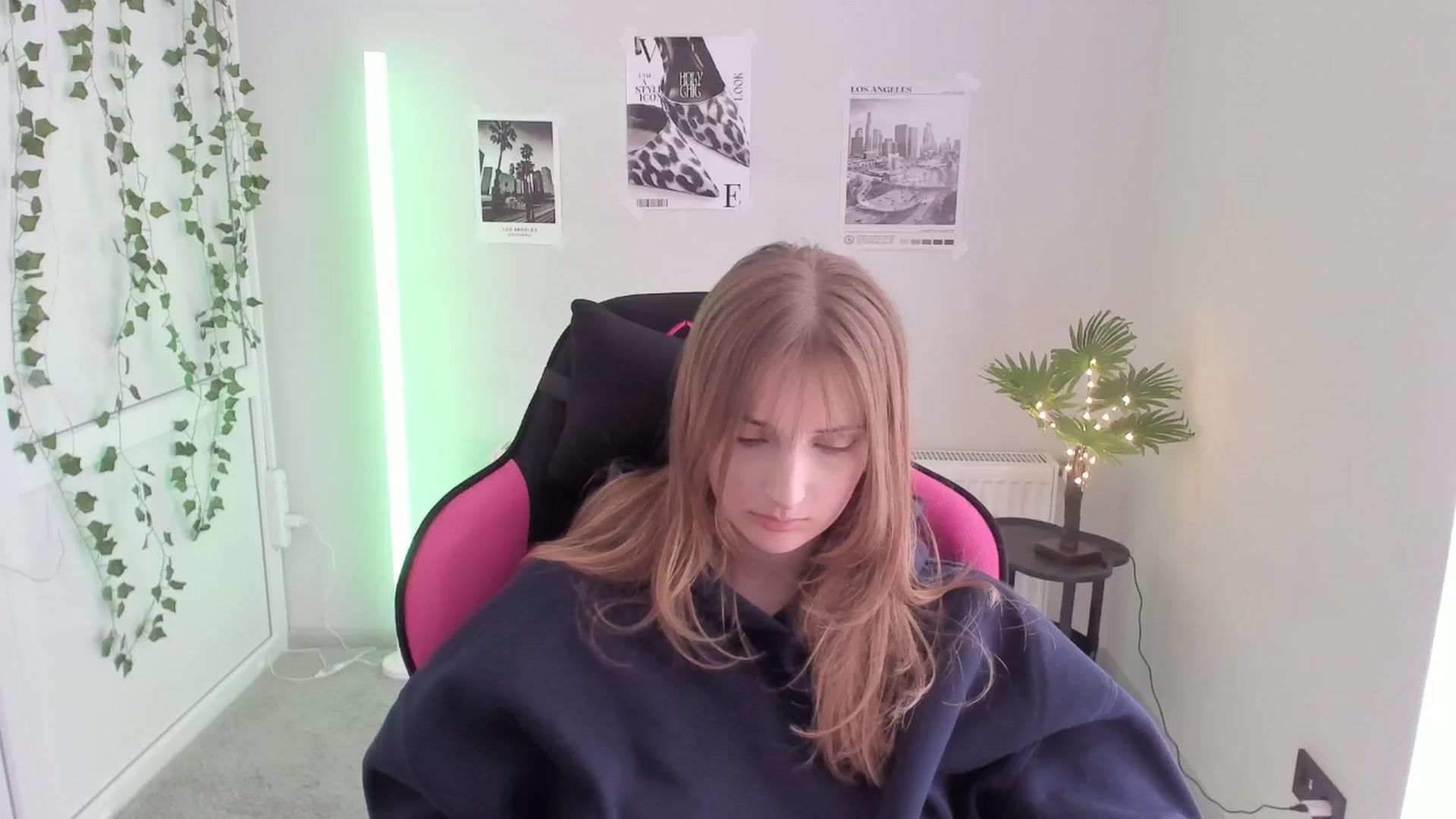 Gallery image thumbnail from Lissa_Stars's myfreecams stream on, 04/30/2026, 14:19 image 3 of 20