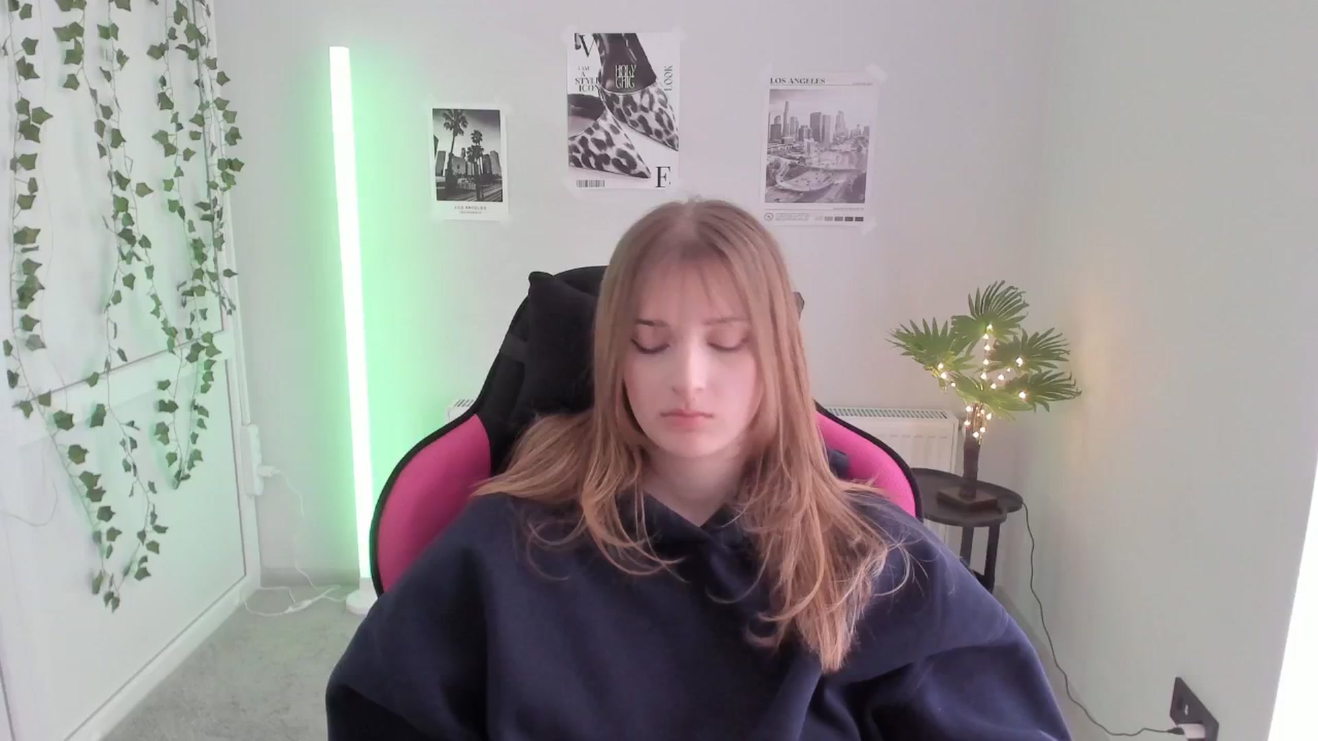 Gallery image thumbnail from Lissa_Stars's myfreecams stream on, 04/30/2026, 14:19 image 1 of 20