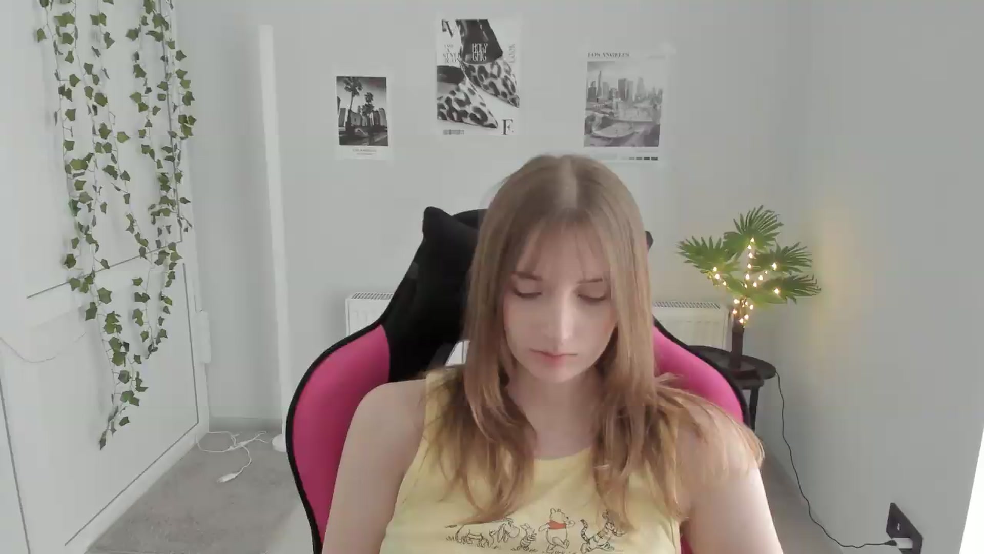 Gallery image thumbnail from Lissa_Stars's myfreecams stream on, 05/16/2026, 12:25 image 10 of 20