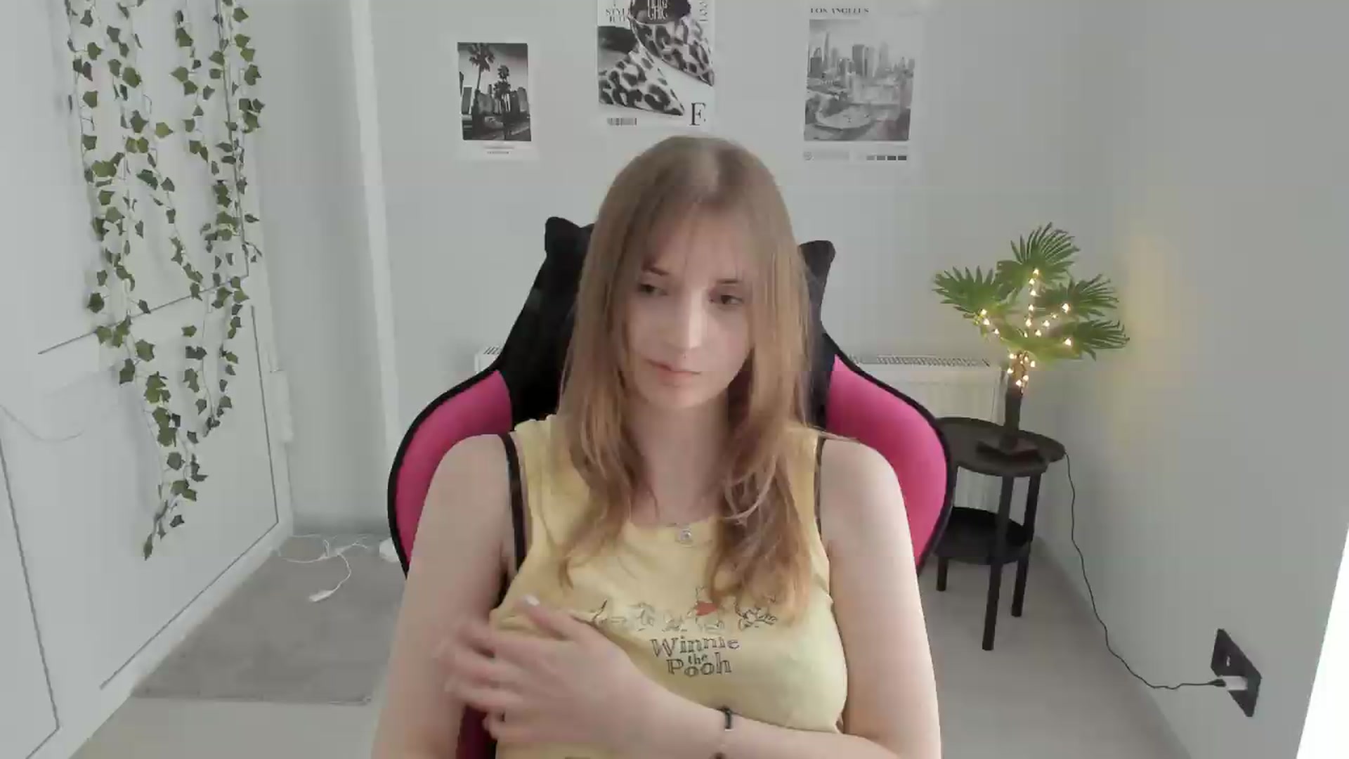 Gallery image thumbnail from Lissa_Stars's myfreecams stream on, 05/16/2026, 12:25 image 2 of 20