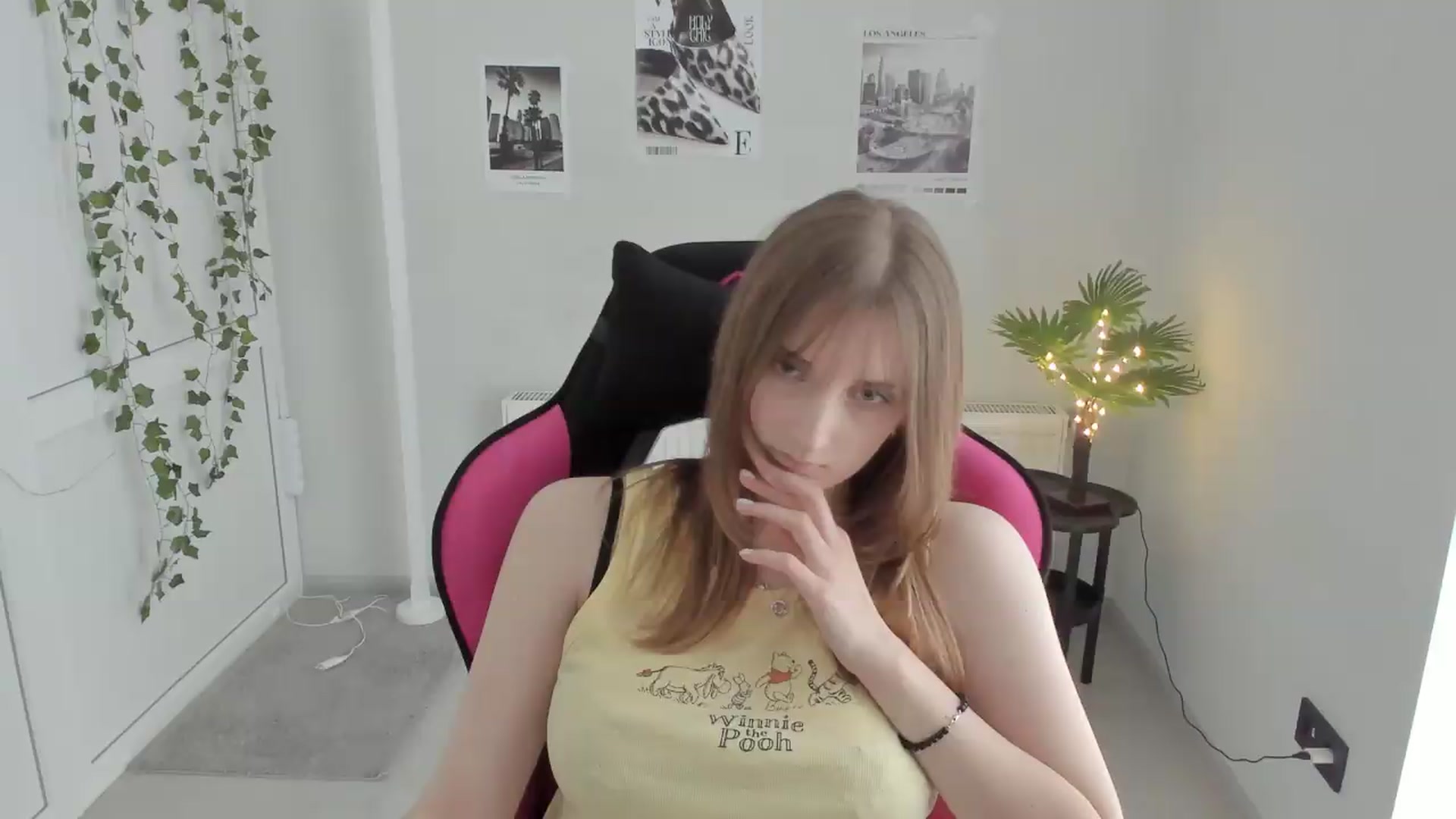 Gallery image thumbnail from Lissa_Stars's myfreecams stream on, 05/16/2026, 12:25 image 19 of 20