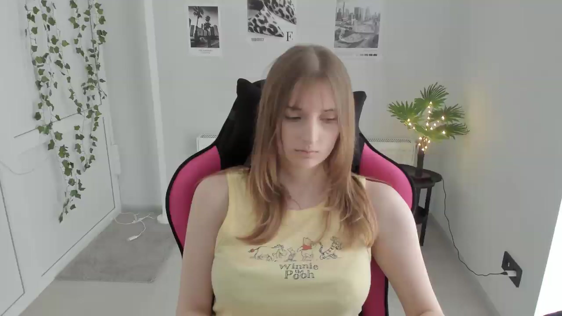 Gallery image thumbnail from Lissa_Stars's myfreecams stream on, 05/16/2026, 12:25 image 14 of 20