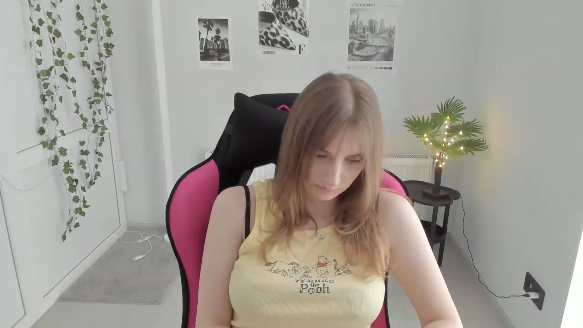 Gallery image thumbnail from Lissa_Stars's myfreecams stream on, 05/16/2026, 12:25 image 1 of 20