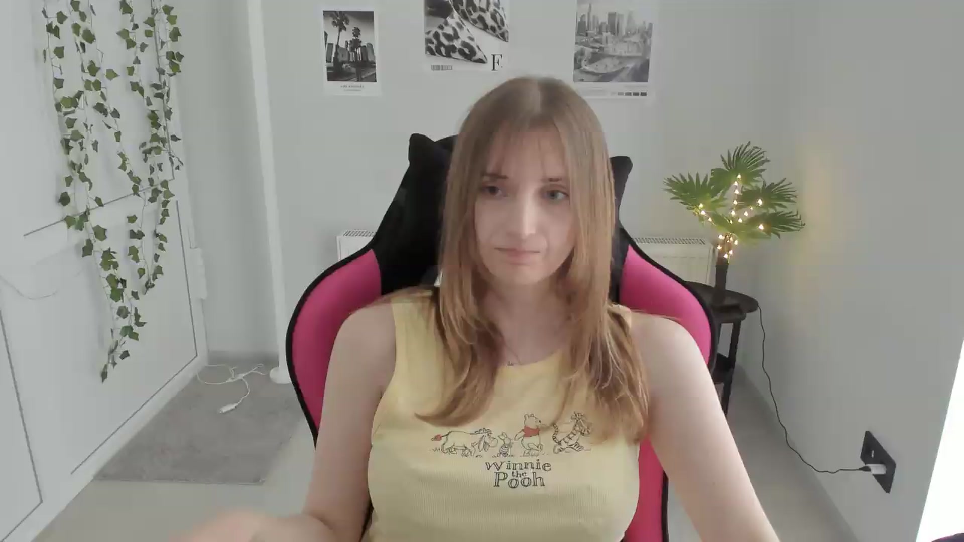 Gallery image thumbnail from Lissa_Stars's myfreecams stream on, 05/16/2026, 12:25 image 15 of 20