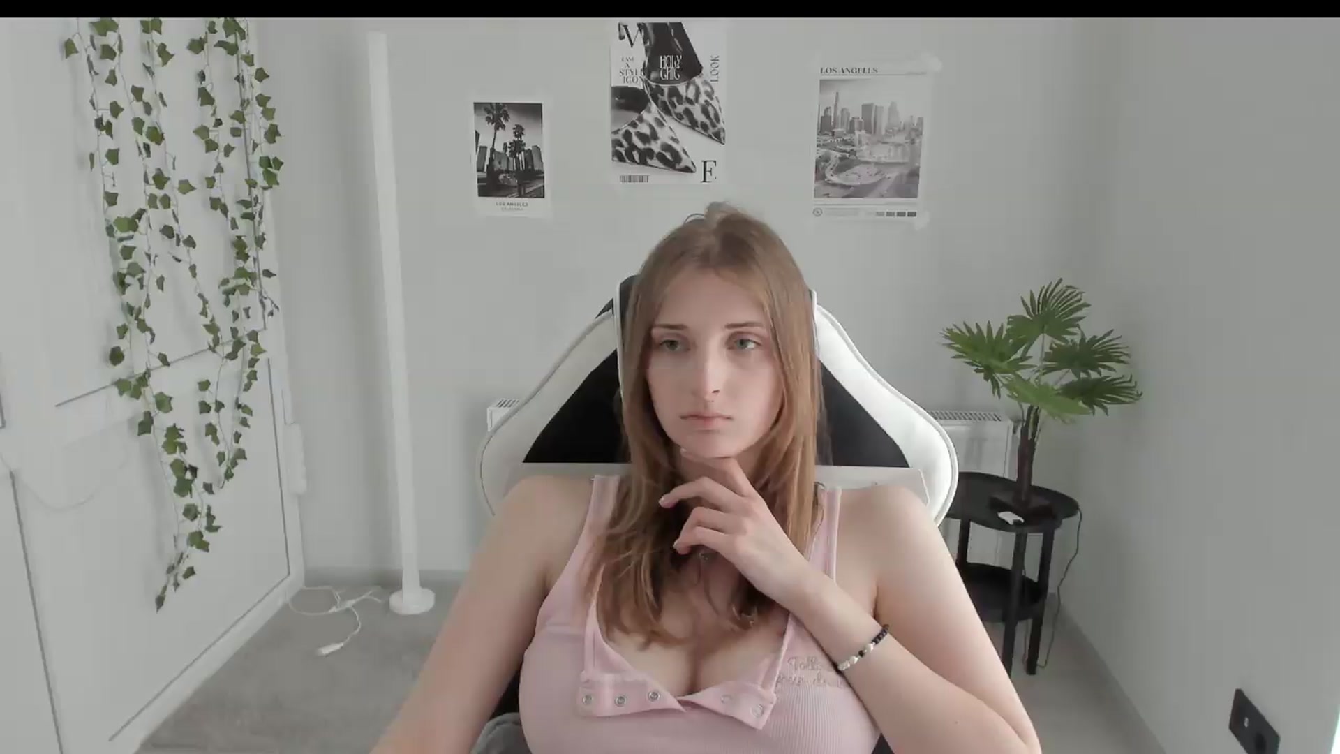 Gallery image thumbnail from Lissa_Stars's myfreecams stream on, 05/17/2026, 13:39 image 8 of 20