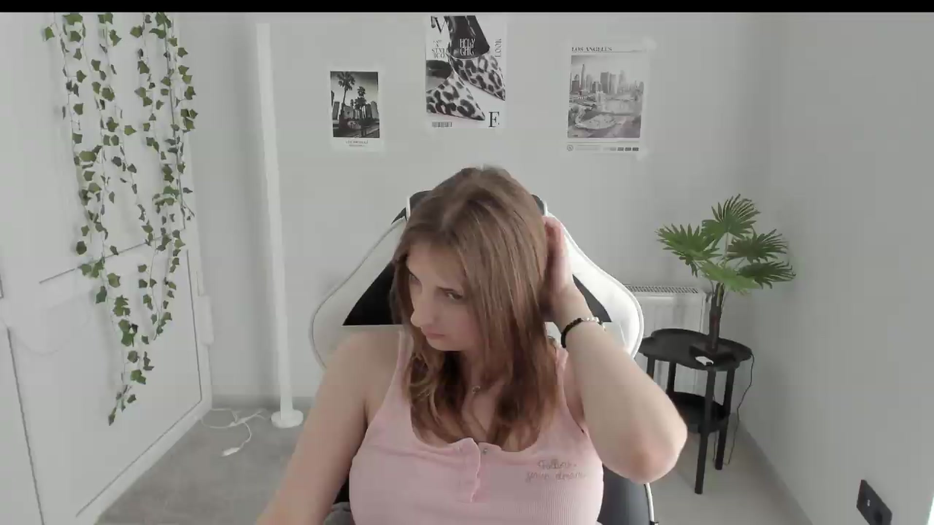 Gallery image thumbnail from Lissa_Stars's myfreecams stream on, 05/17/2026, 13:39 image 16 of 20