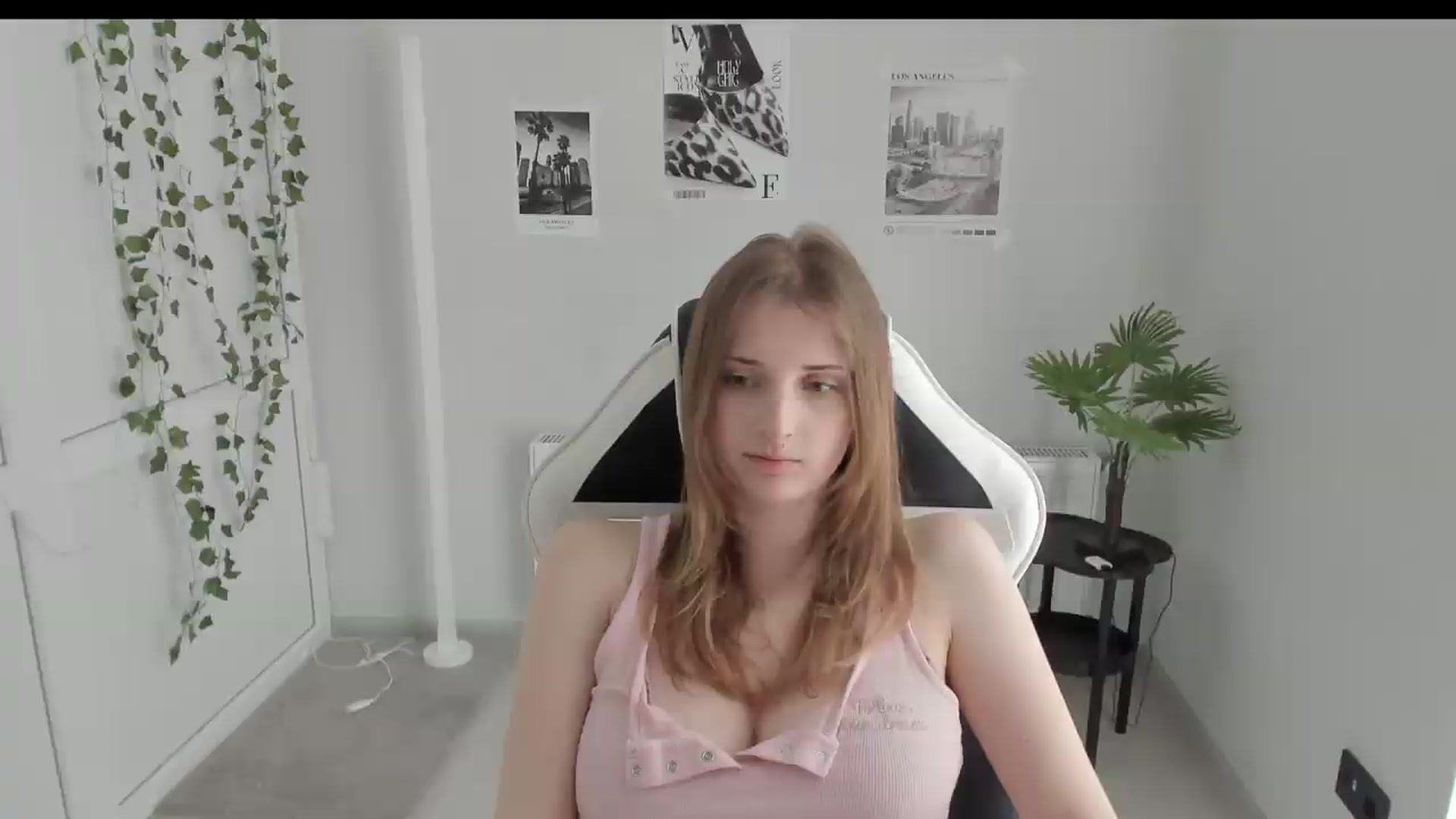Gallery image thumbnail from Lissa_Stars's myfreecams stream on, 05/17/2026, 13:39 image 13 of 20