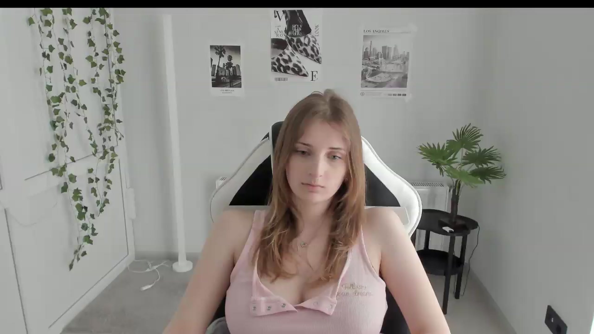 Gallery image thumbnail from Lissa_Stars's myfreecams stream on, 05/17/2026, 13:39 image 7 of 20