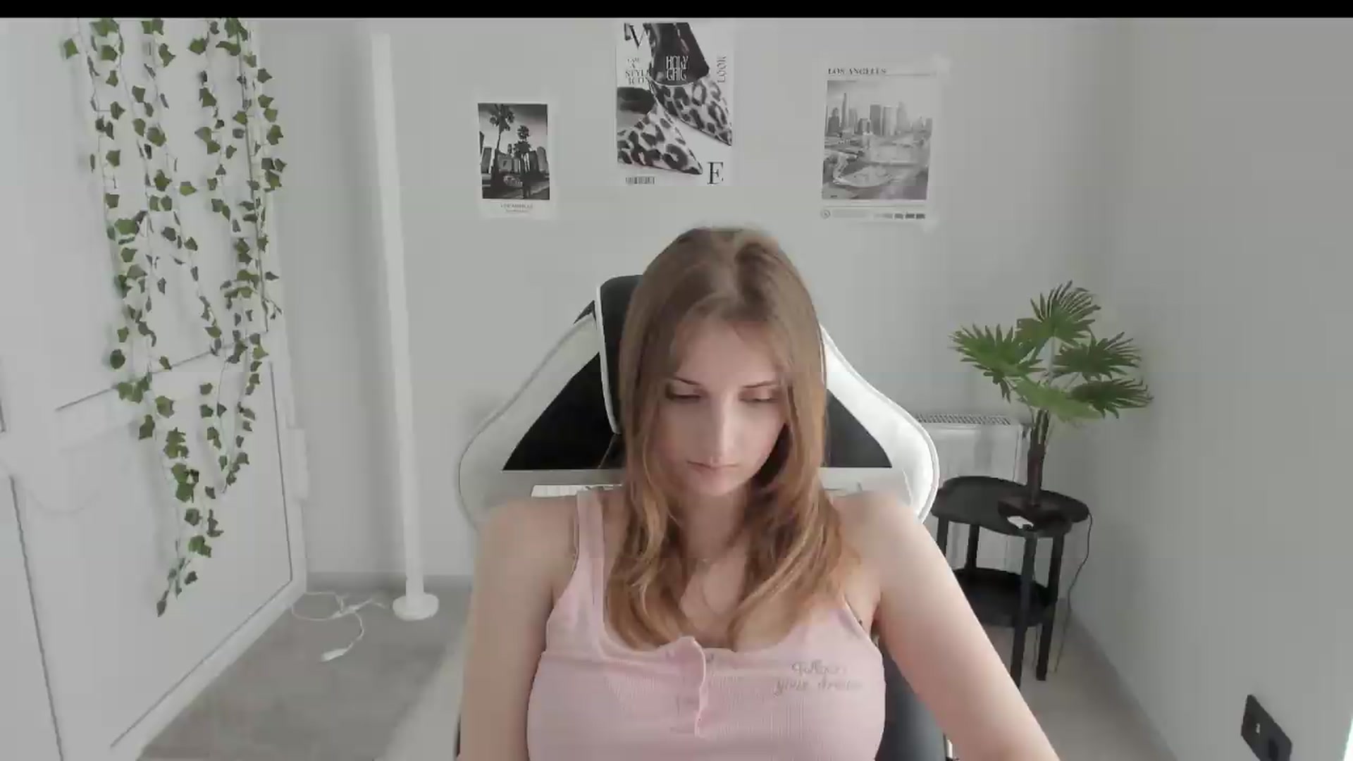Gallery image thumbnail from Lissa_Stars's myfreecams stream on, 05/17/2026, 13:39 image 19 of 20