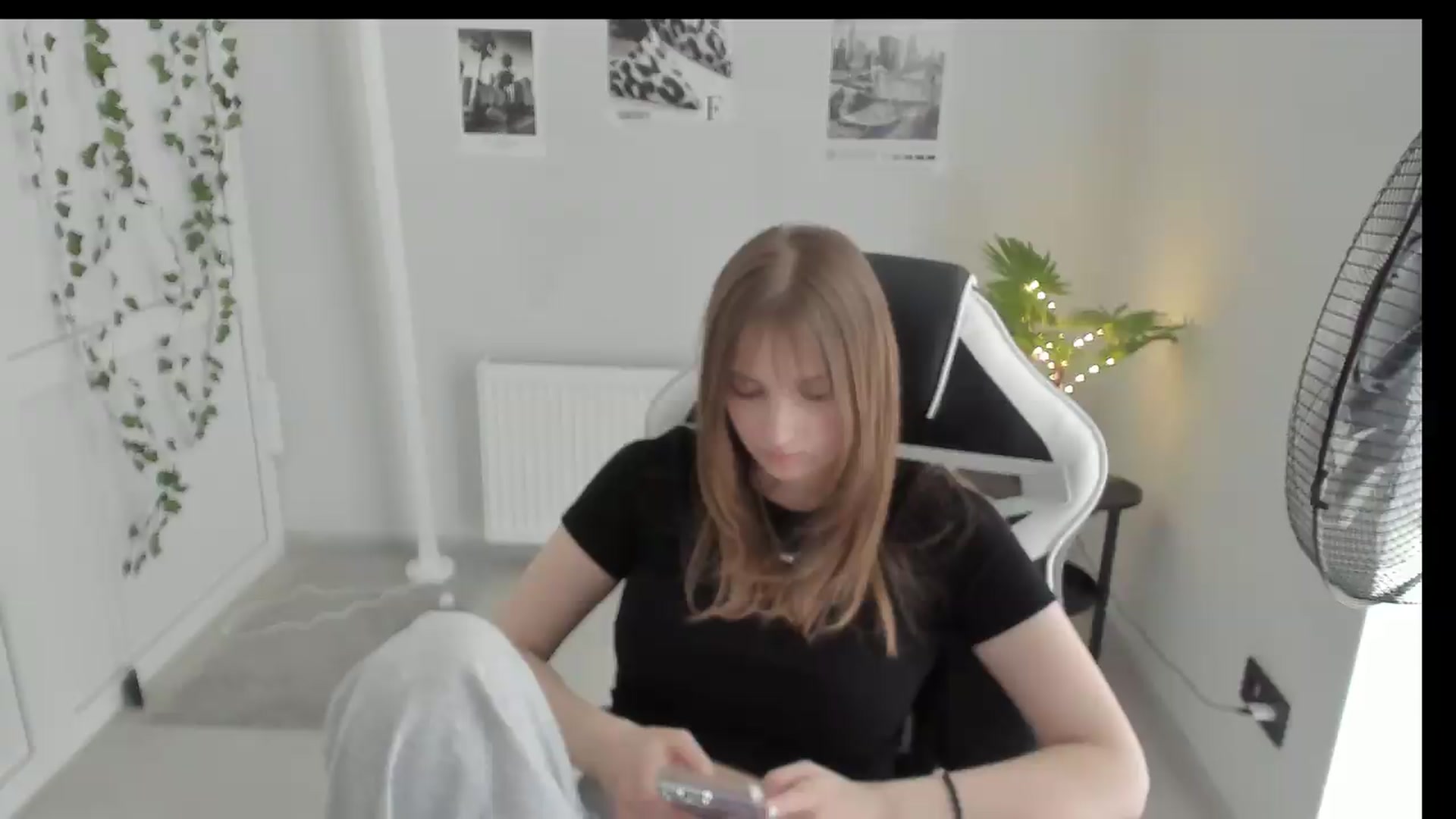 Gallery image thumbnail from Lissa_Stars's myfreecams stream on, 05/23/2026, 14:08 image 15 of 20