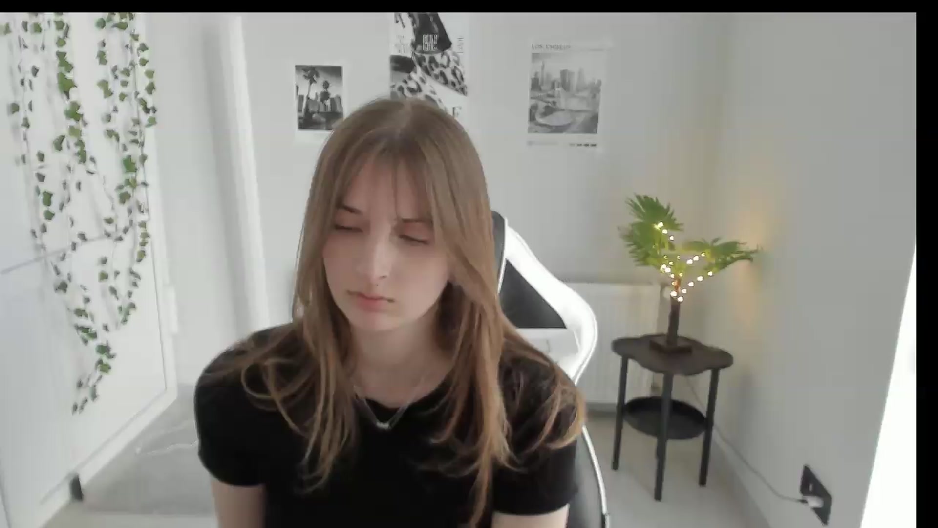 Gallery image thumbnail from Lissa_Stars's myfreecams stream on, 05/23/2026, 15:35 image 18 of 20
