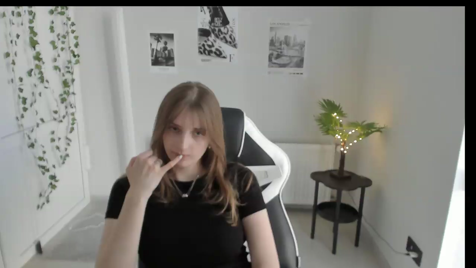 Gallery image thumbnail from Lissa_Stars's myfreecams stream on, 05/23/2026, 15:35 image 19 of 20