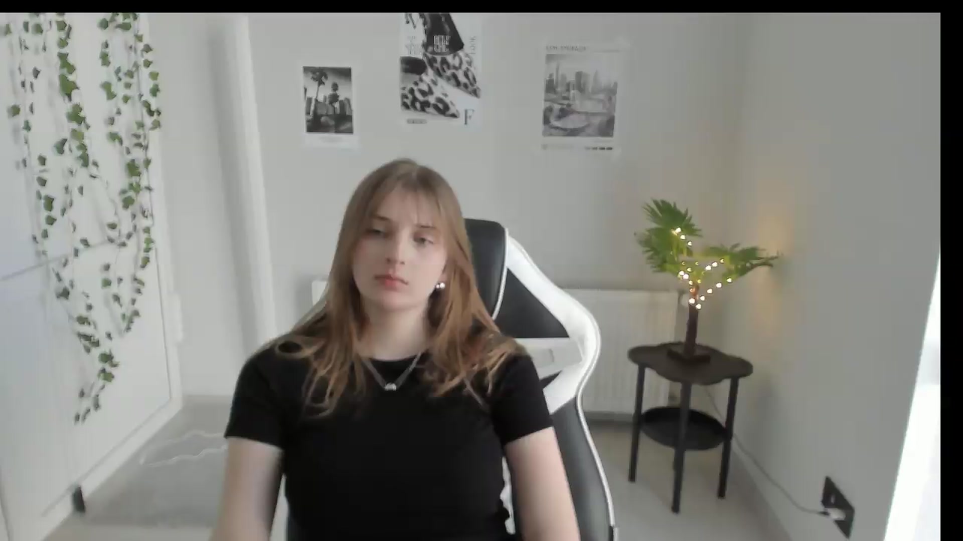 Gallery image thumbnail from Lissa_Stars's myfreecams stream on, 05/23/2026, 15:35 image 16 of 20