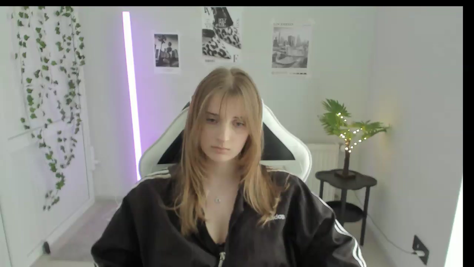Gallery image thumbnail from Lissa_Stars's myfreecams stream on, 05/26/2026, 13:48 image 4 of 20